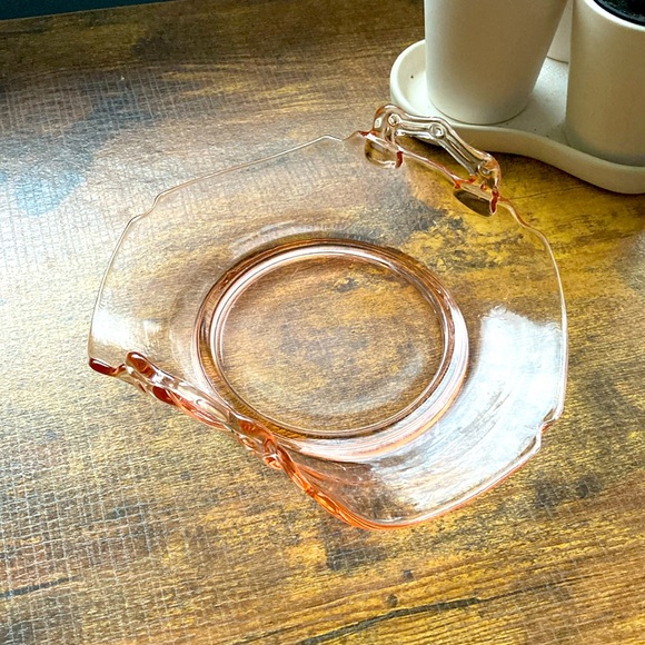 Pink glass sweets plate - Picture 4 of 8